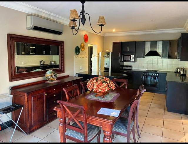 4 BEDROOM TOWNHOUSE FOR SALE IN MONTROSE